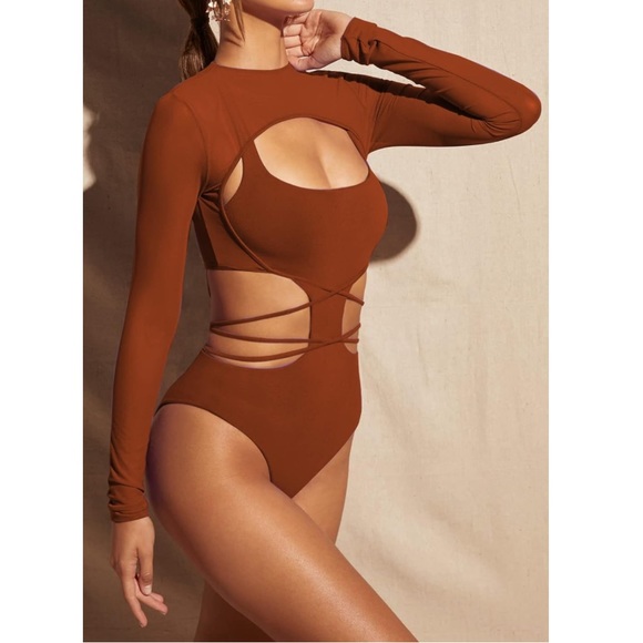 Women's Sexy Cutout One Piece Swimsuit Size Small - Picture 4 of 6